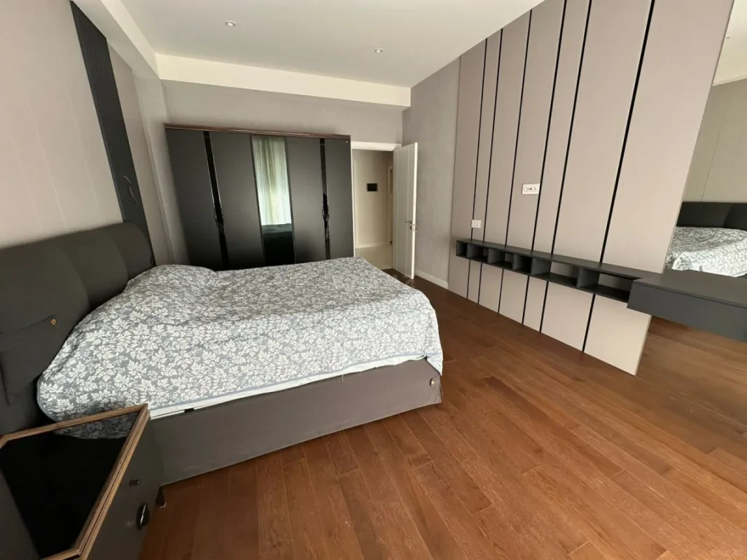 Satılır 2 otaqlı mənzil 95 m²