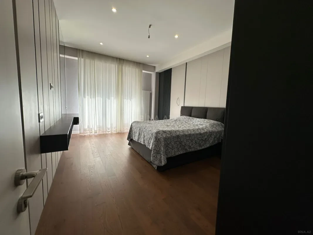 Satılır 2 otaqlı mənzil 95 m²