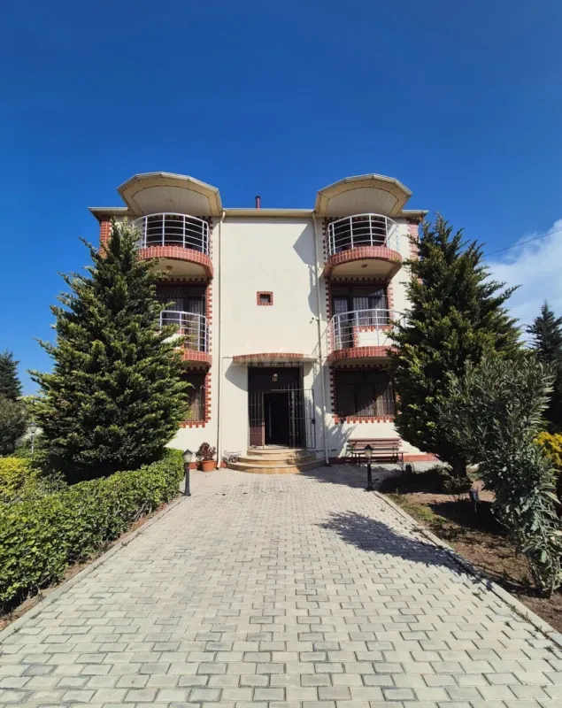 Satılır 6 otaqlı həyət evi 360 m²