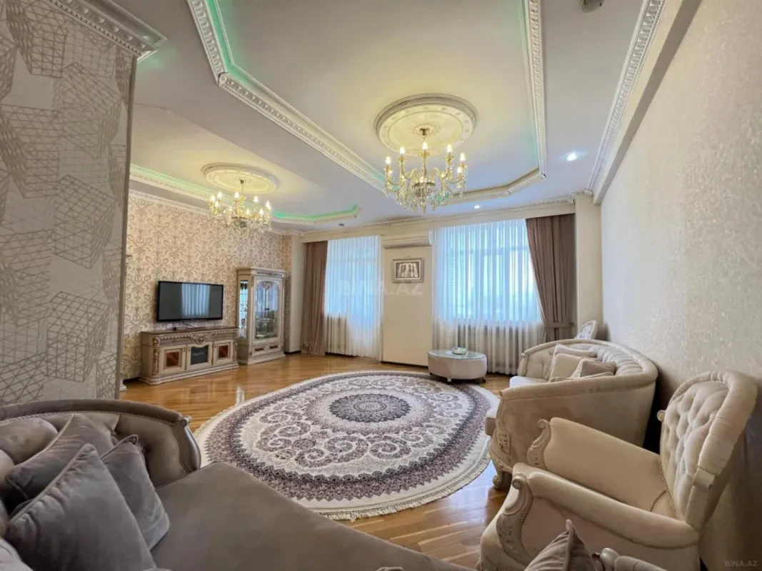 Satılır 3 otaqlı mənzil 177 m²