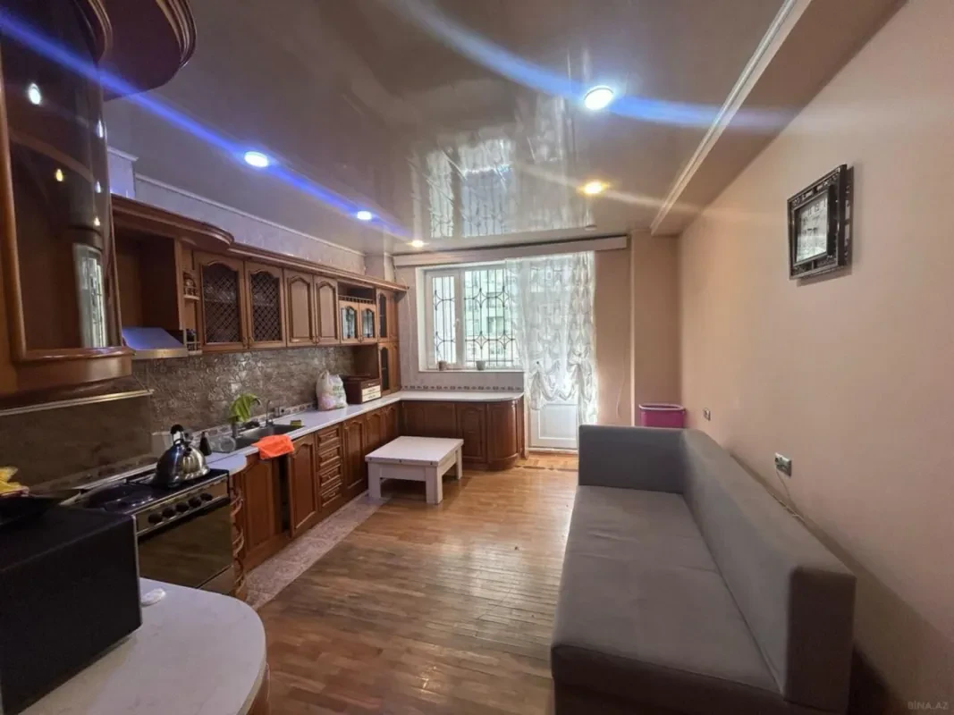 Kirayə verilir 3 otaqlı mənzil 160 m²