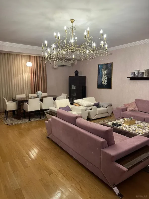 Satılır 4 otaqlı mənzil 200 m²