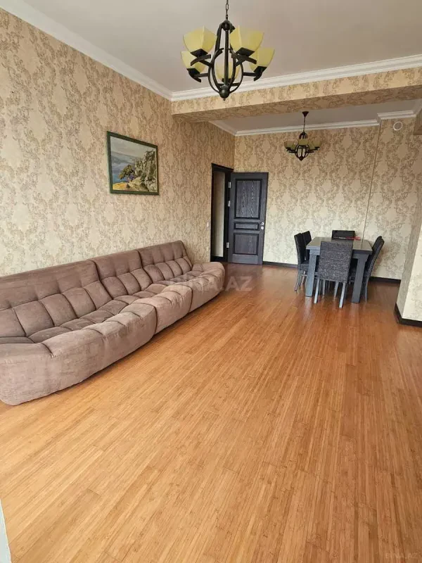 Kirayə verilir 2 otaqlı mənzil 75 m²