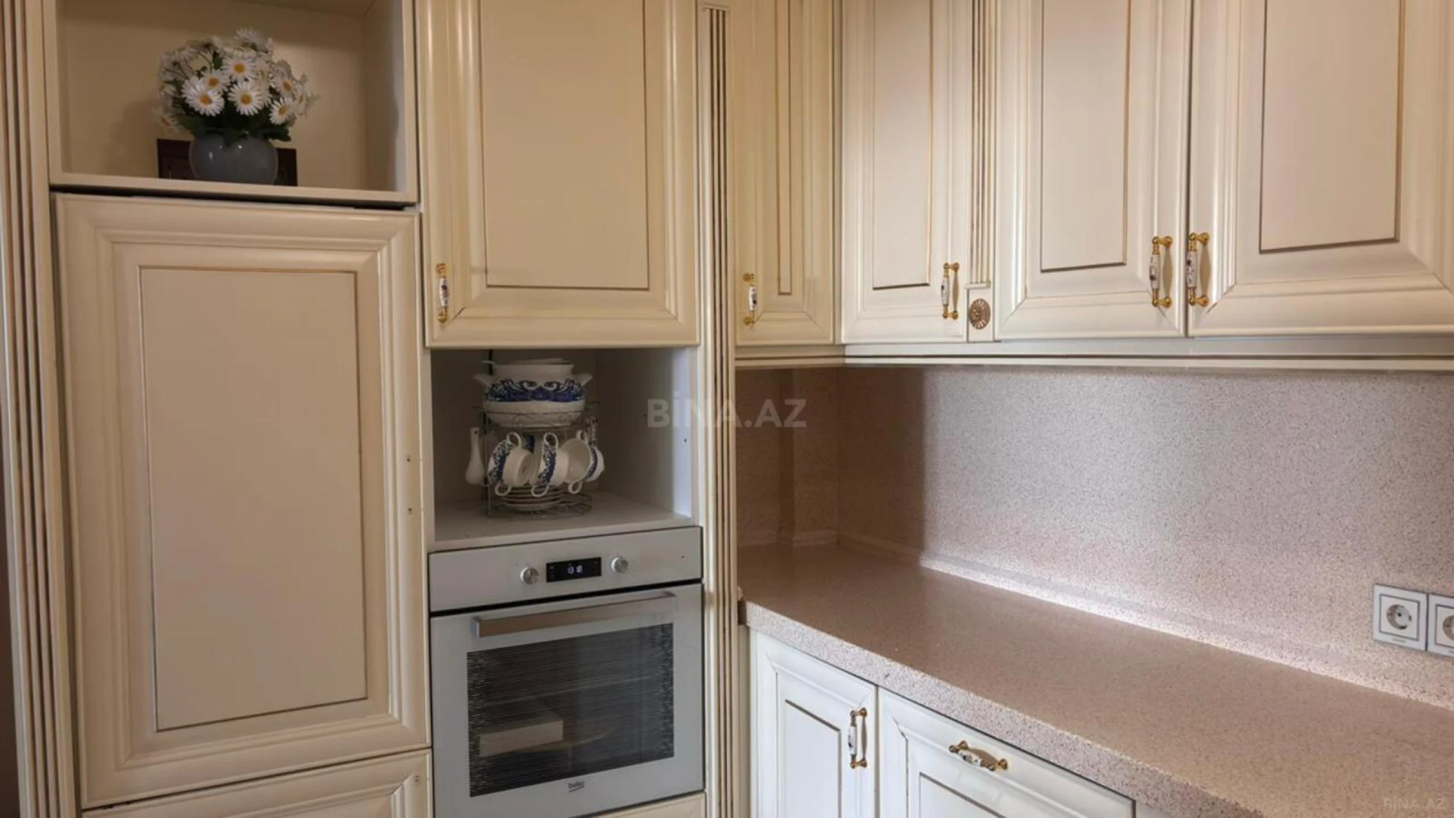 Satılır 4 otaqlı mənzil 90 m²