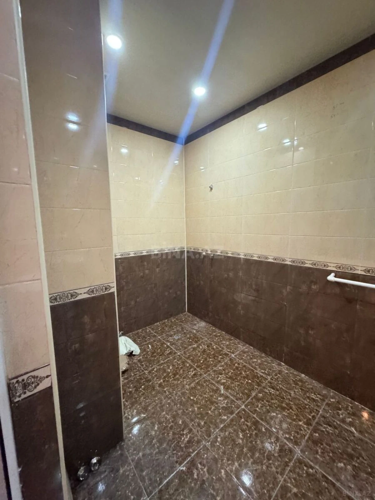Satılır 2 otaqlı mənzil 79 m²