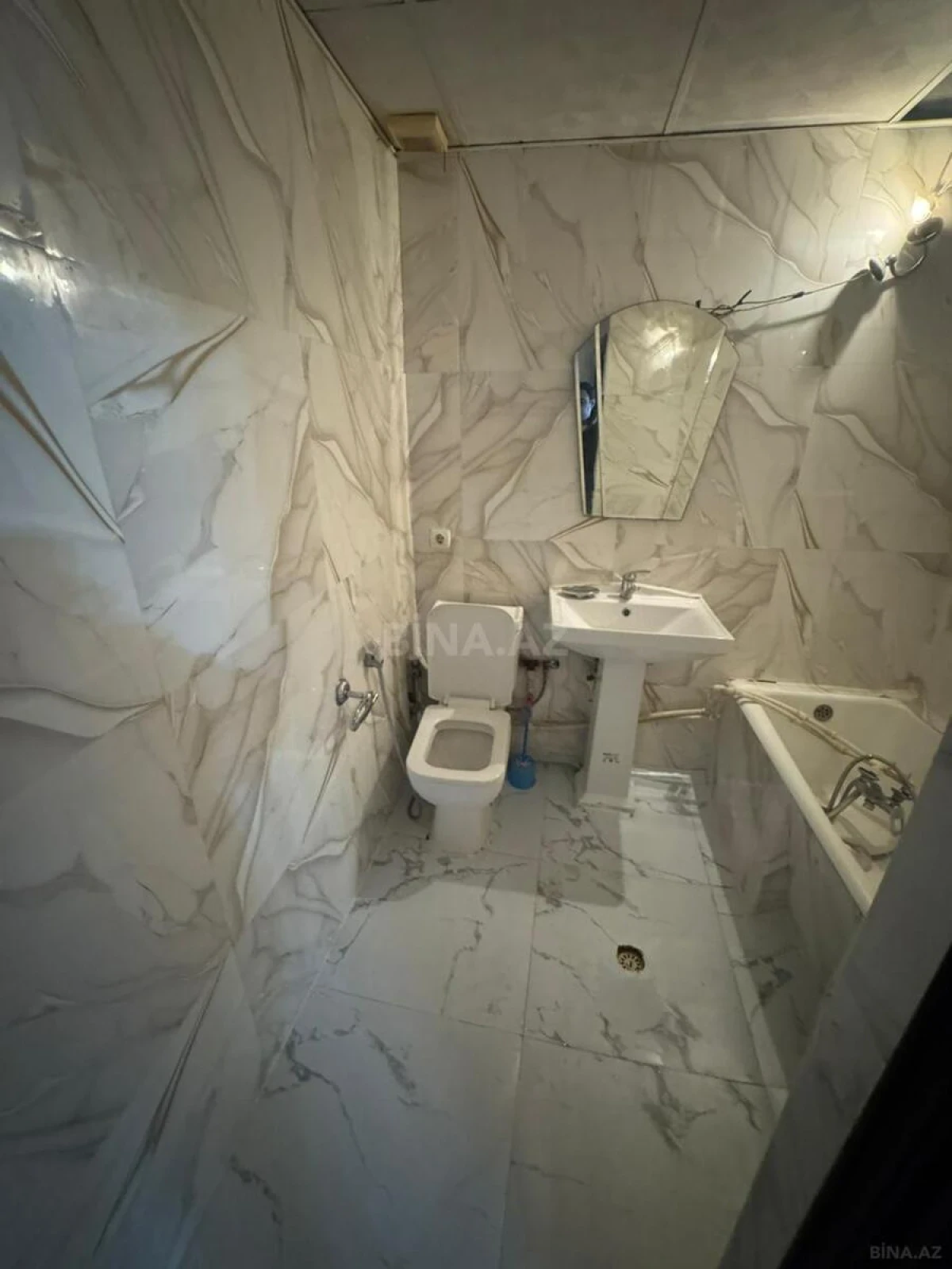 Kirayə verilir 2 otaqlı mənzil 70 m²