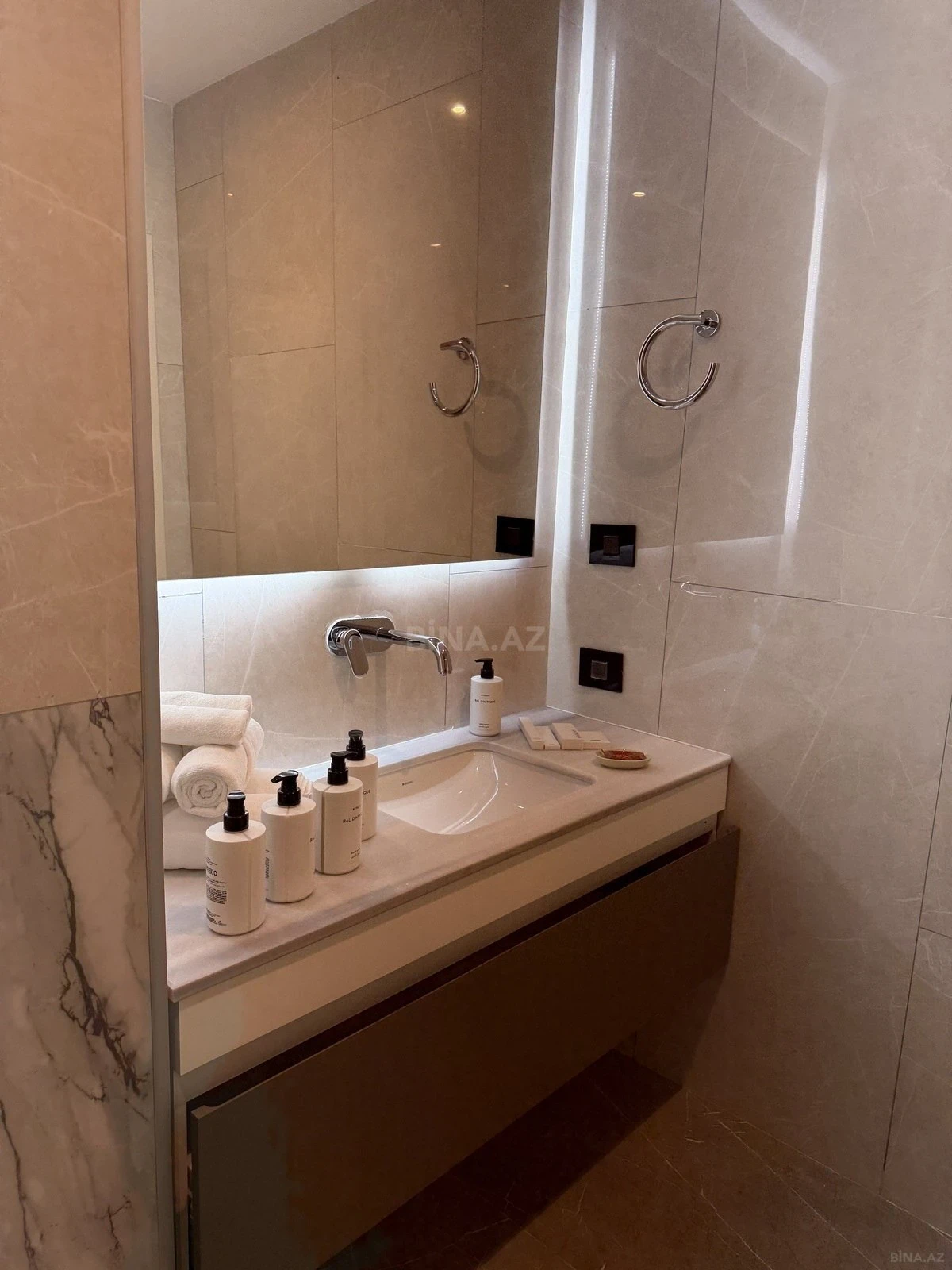 Kirayə verilir 3 otaqlı mənzil 139 m²