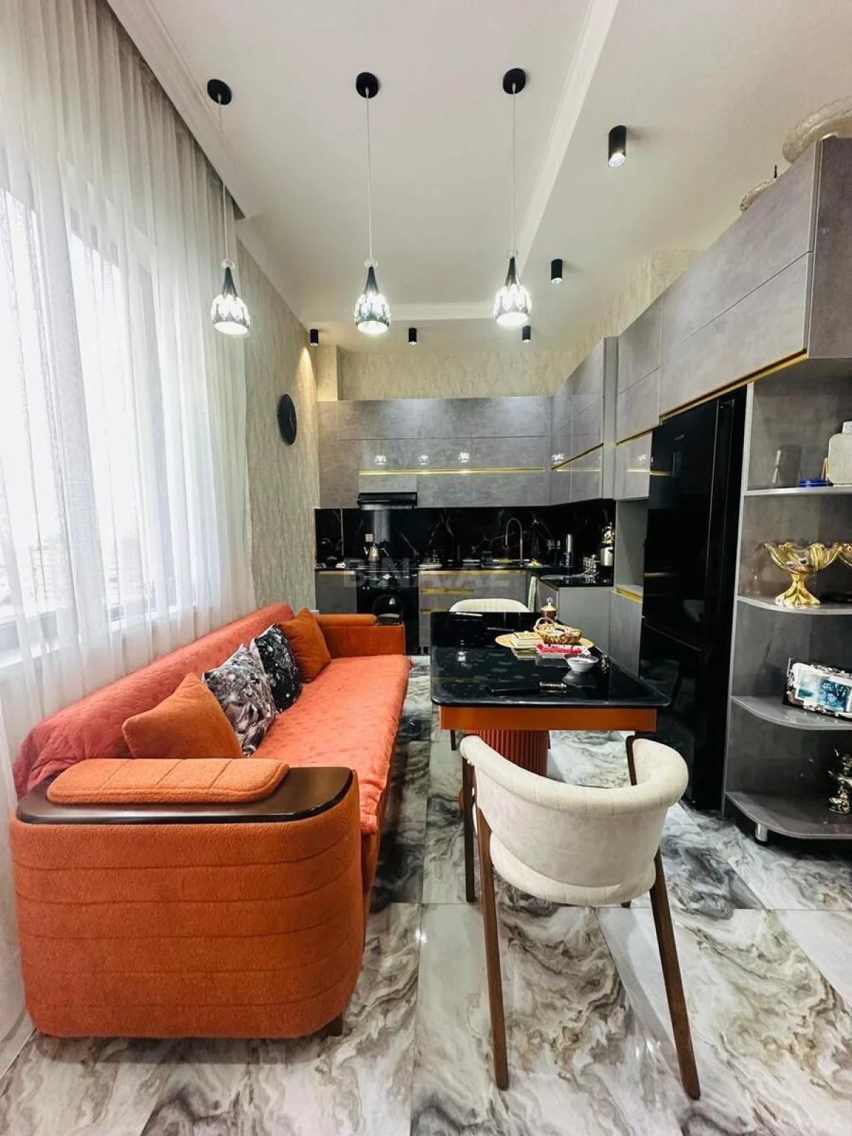 Kirayə verilir 2 otaqlı mənzil 100 m²