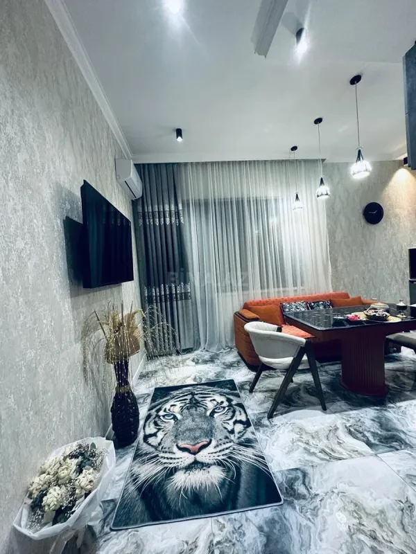 Kirayə verilir 2 otaqlı mənzil 100 m²
