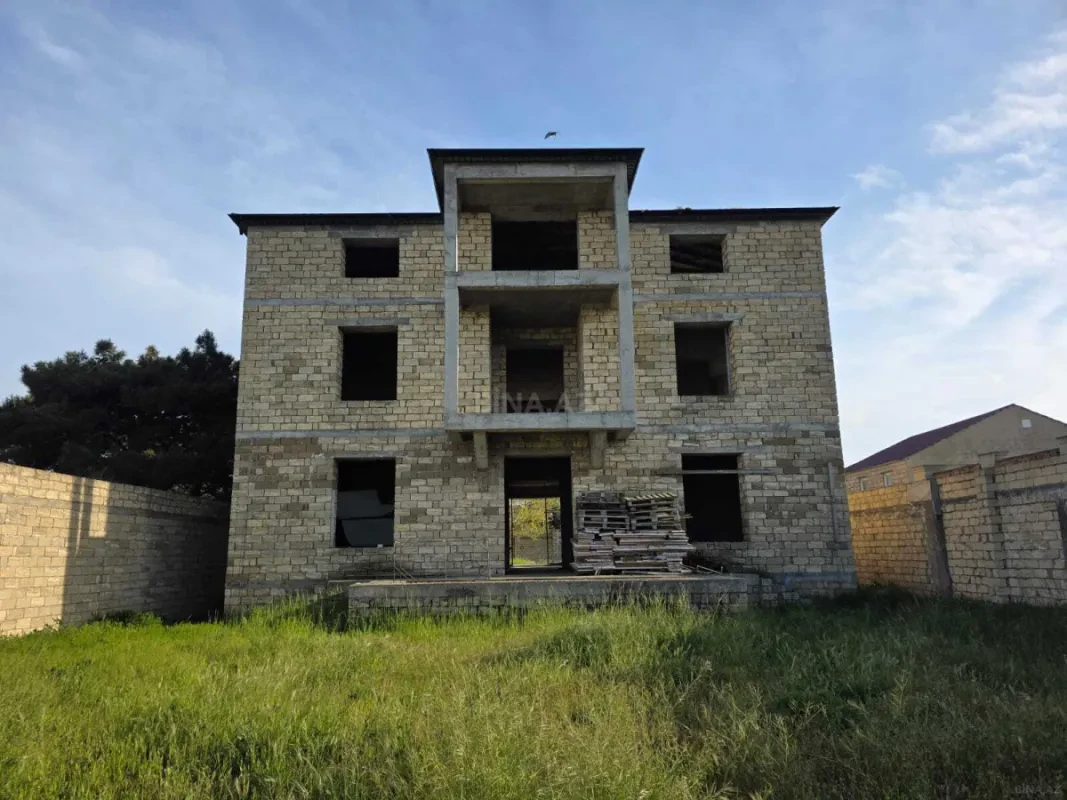 Satılır 10 otaqlı həyət evi 600 m²