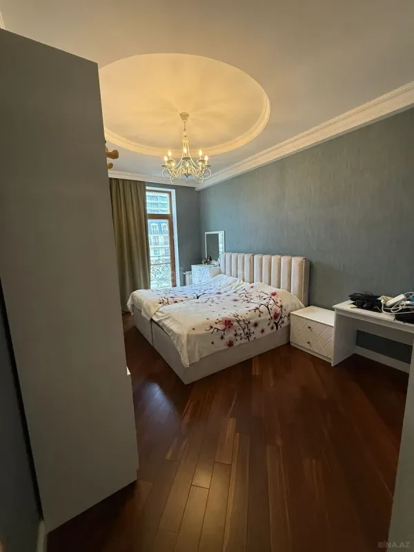 Satılır 3 otaqlı mənzil 120 m²