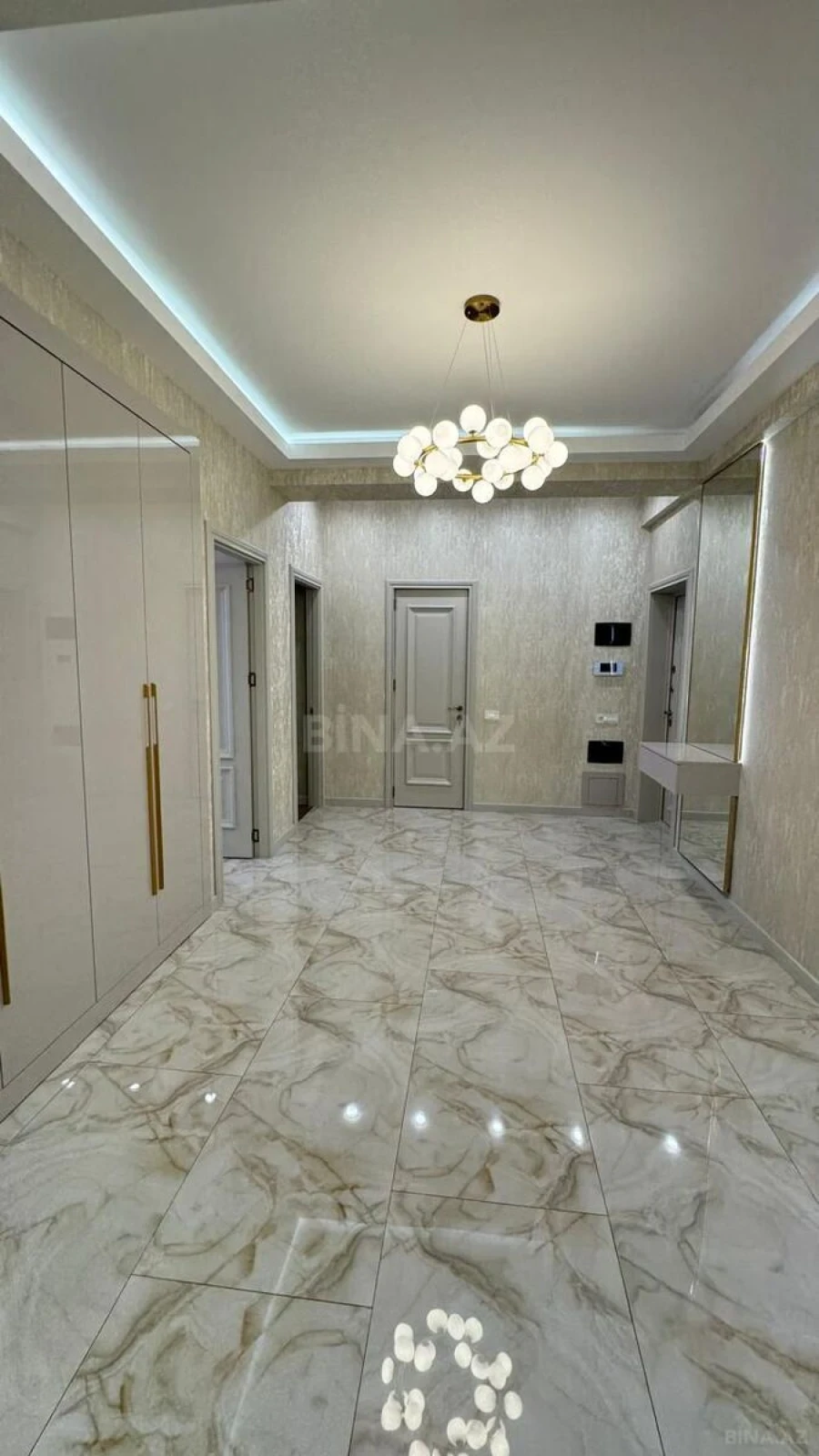 Satılır 3 otaqlı mənzil 125 m²