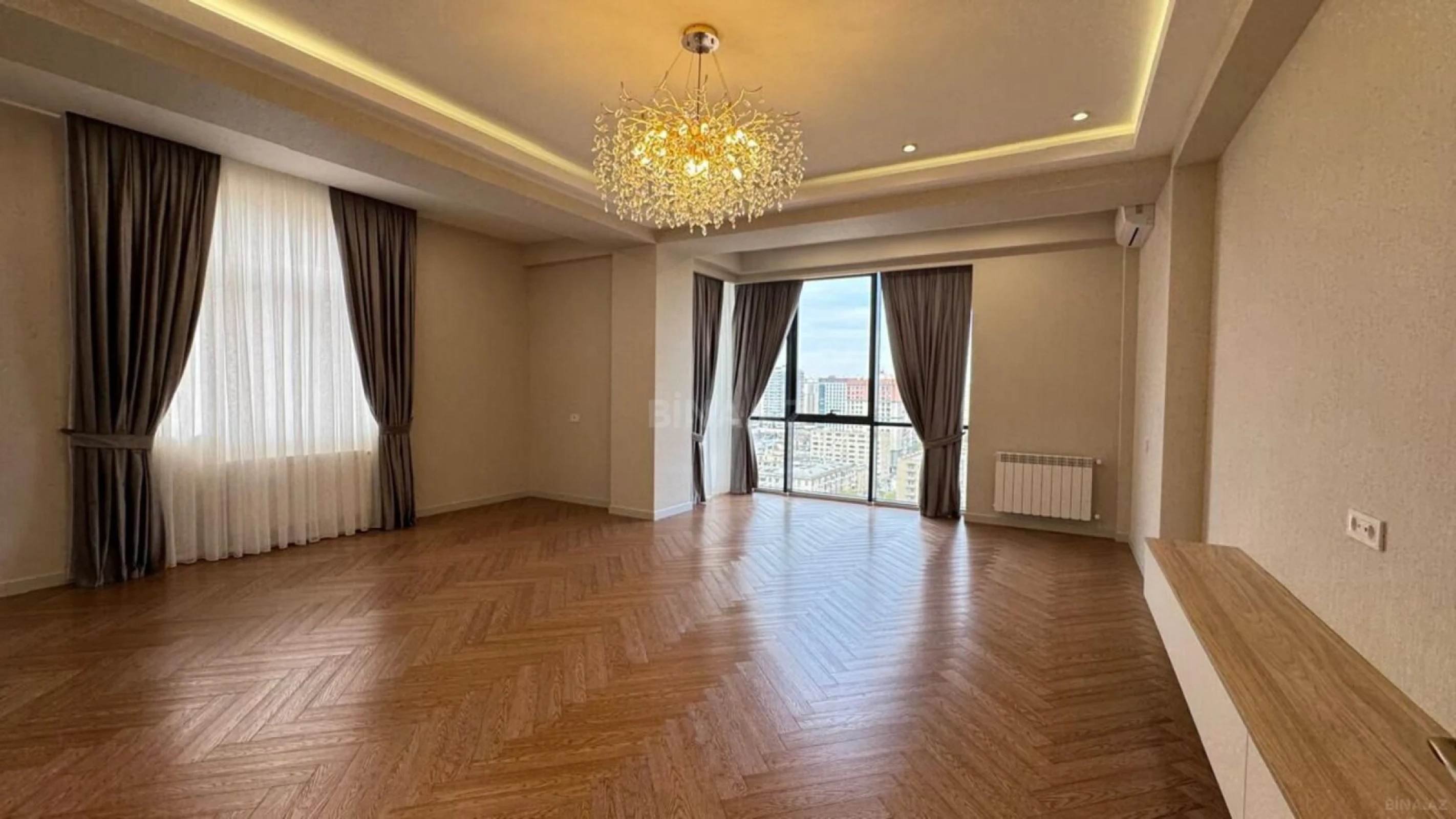 Satılır 3 otaqlı mənzil 125 m²