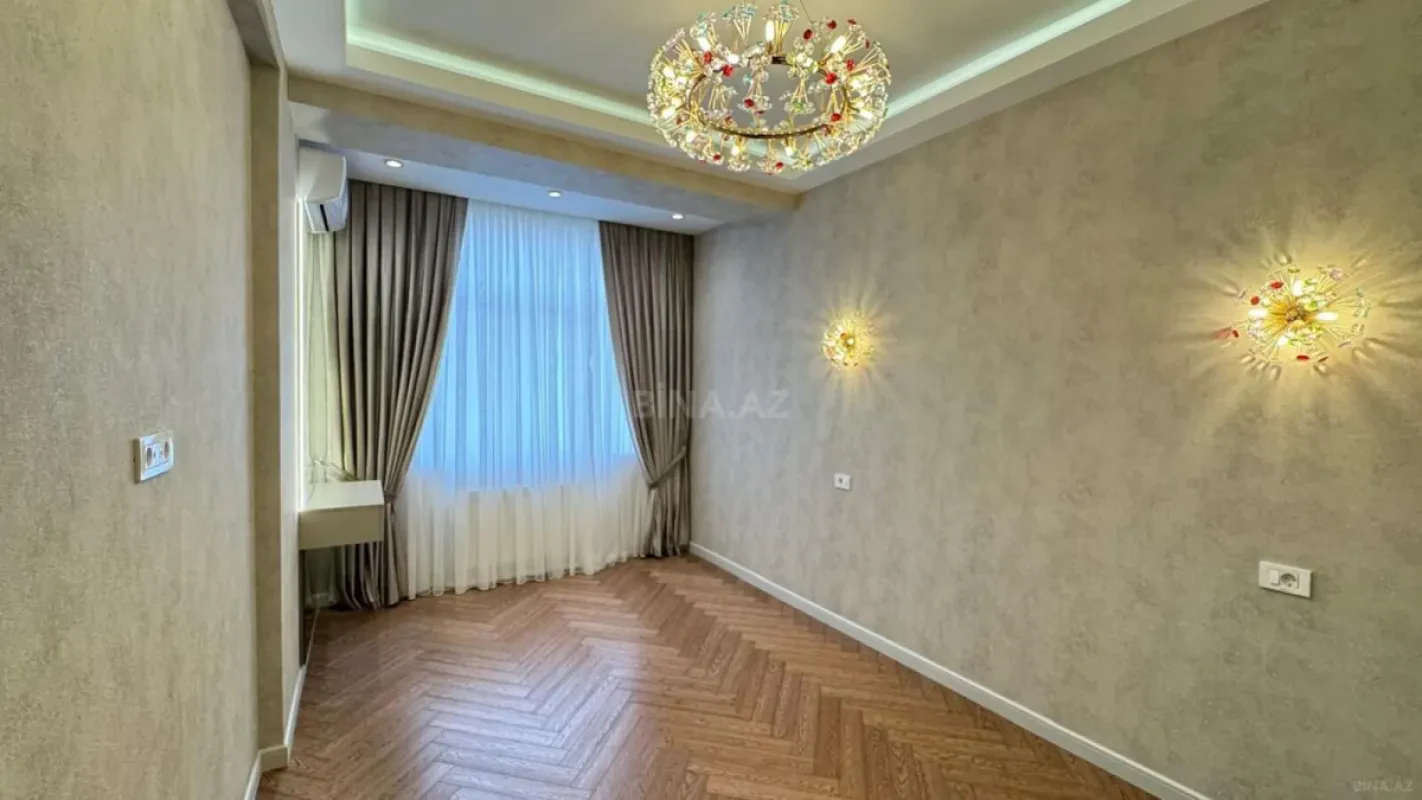 Satılır 3 otaqlı mənzil 125 m²