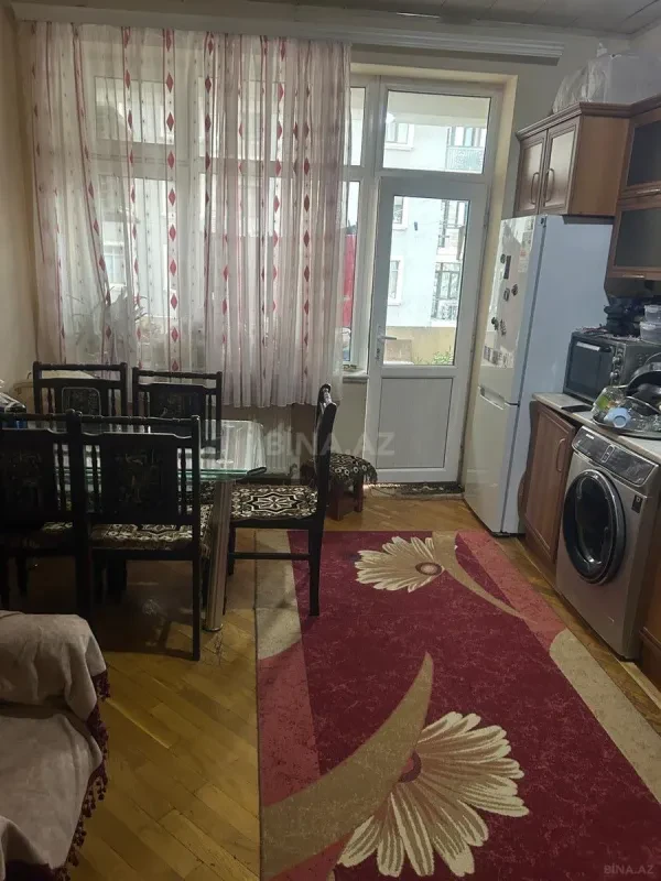 Satılır 2 otaqlı mənzil 102 m²