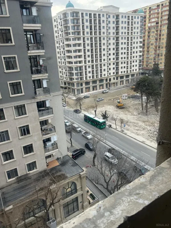 Satılır 2 otaqlı mənzil 102 m²