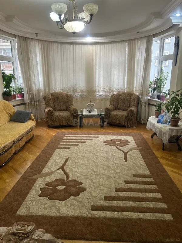 Satılır 2 otaqlı mənzil 102 m²