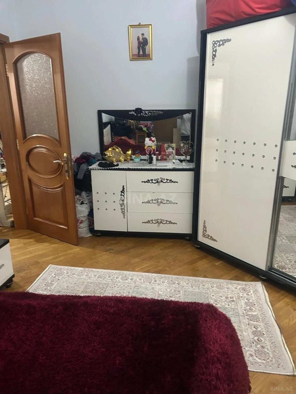 Satılır 2 otaqlı mənzil 102 m²