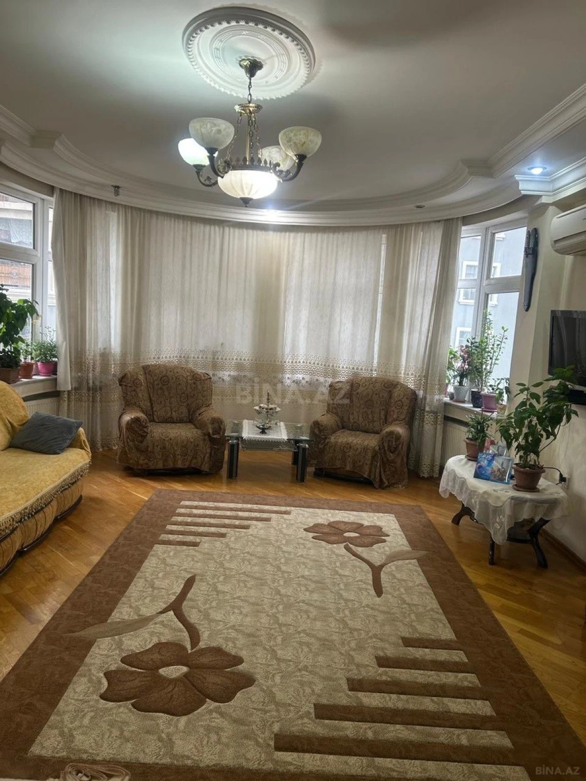 Satılır 2 otaqlı mənzil 102 m²