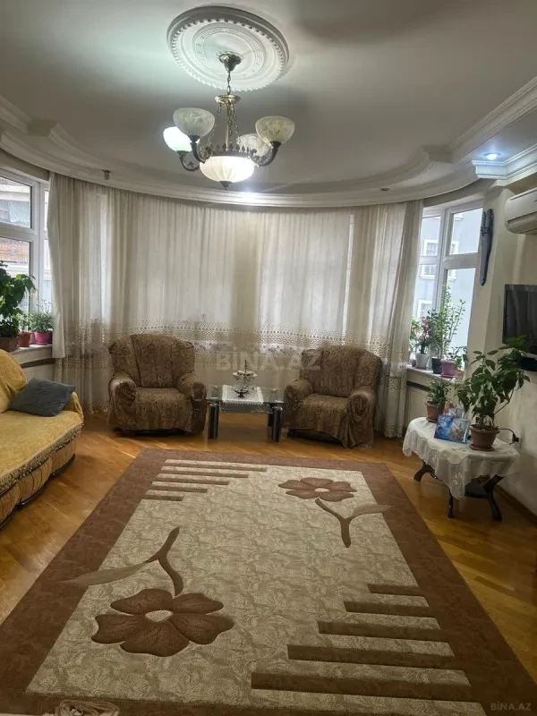 Satılır 2 otaqlı mənzil 102 m²