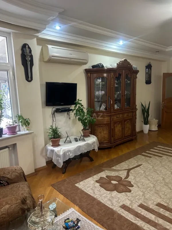 Satılır 2 otaqlı mənzil 102 m²