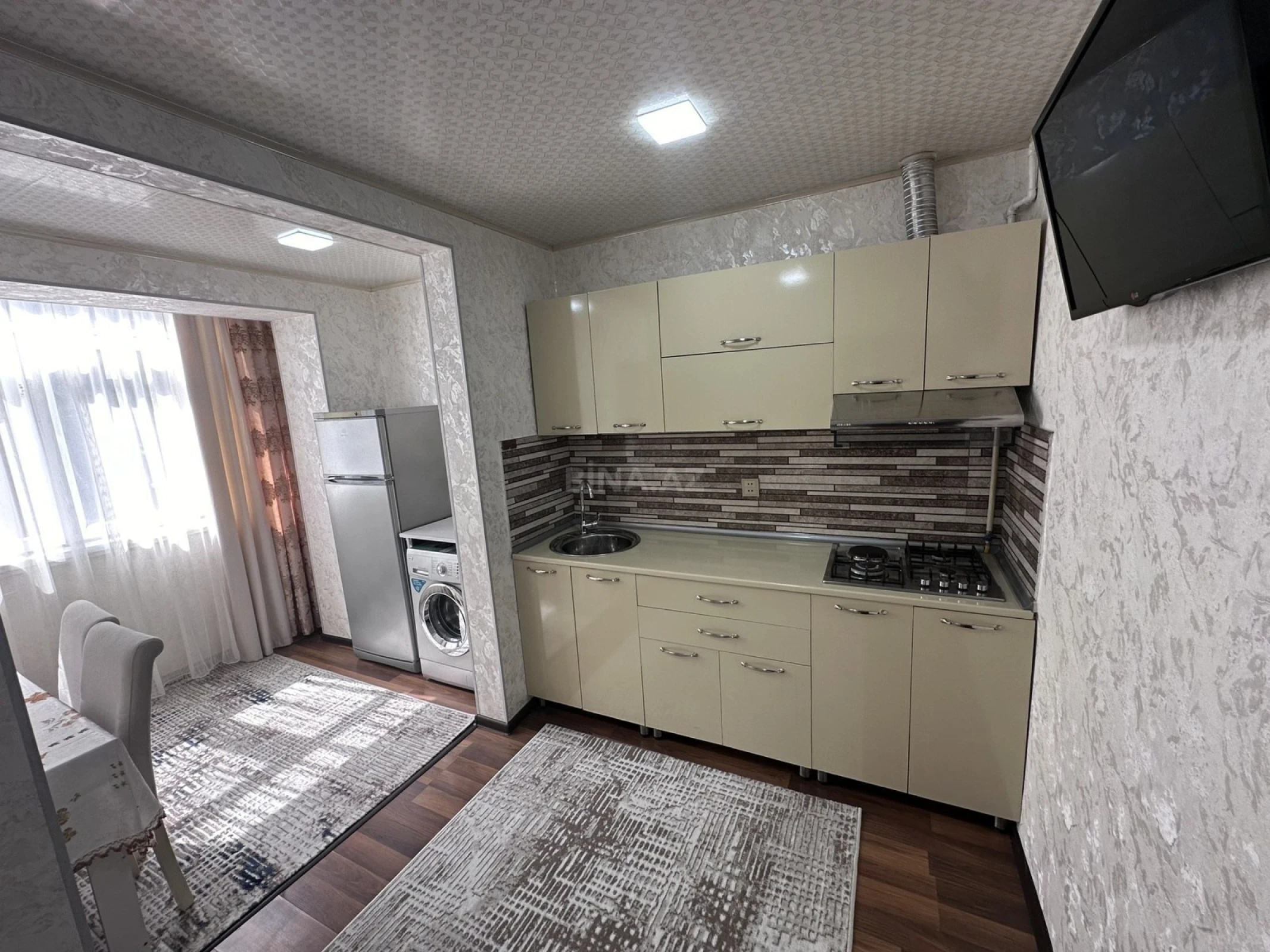 Kirayə verilir 2 otaqlı mənzil 60 m²