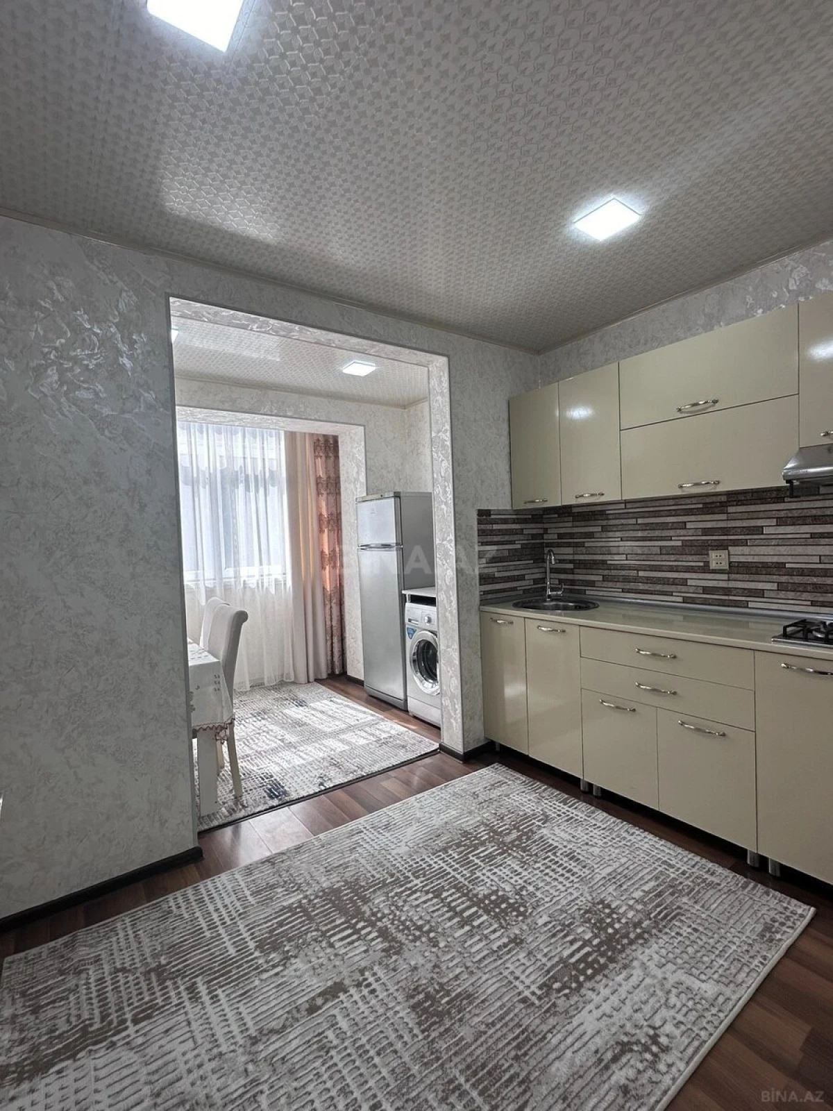 Kirayə verilir 2 otaqlı mənzil 60 m²
