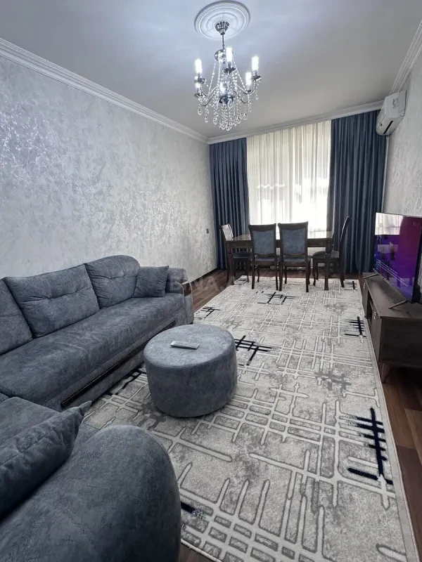 Kirayə verilir 2 otaqlı mənzil 60 m²