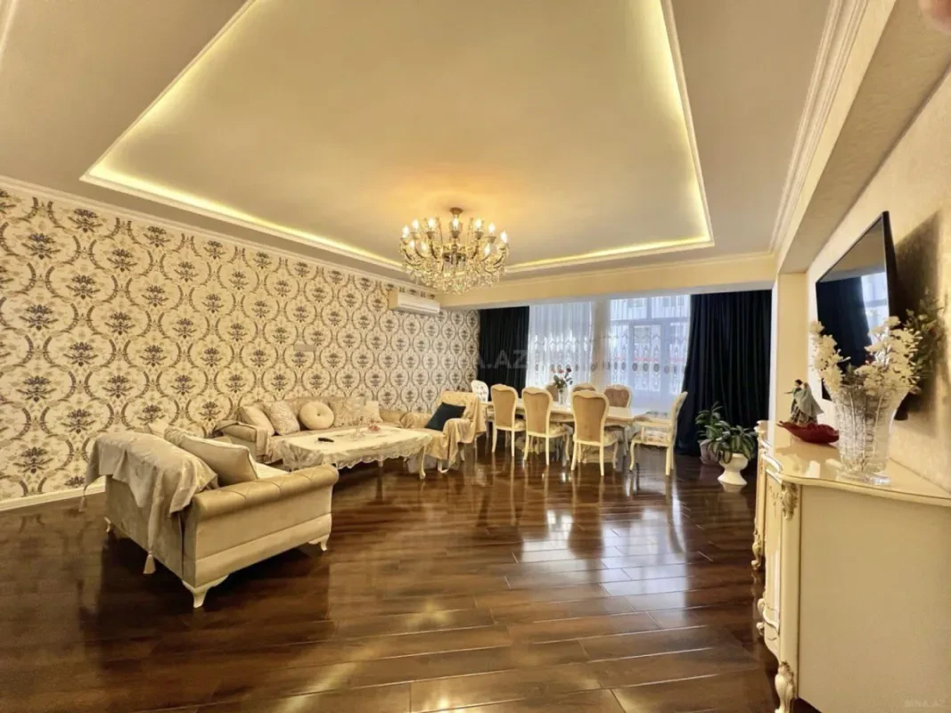 Satılır 3 otaqlı mənzil 135 m²