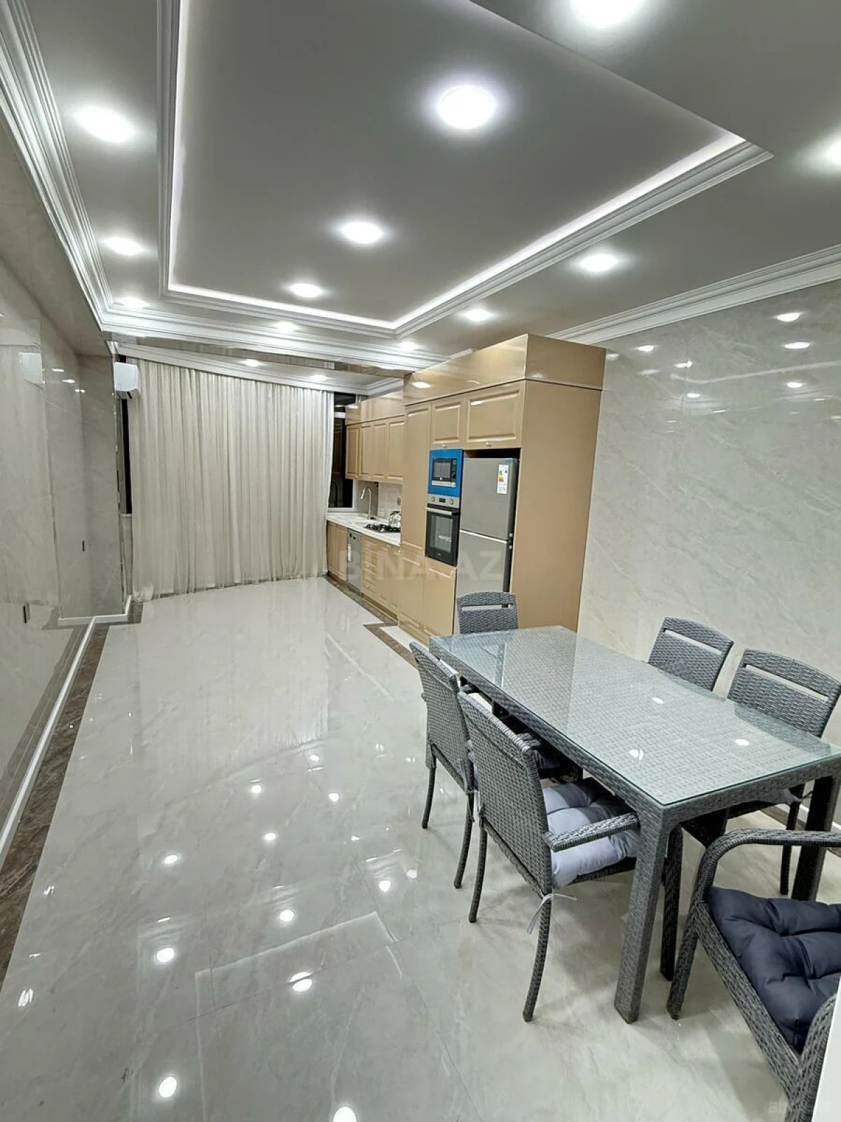 Kirayə verilir 4 otaqlı mənzil 135 m²