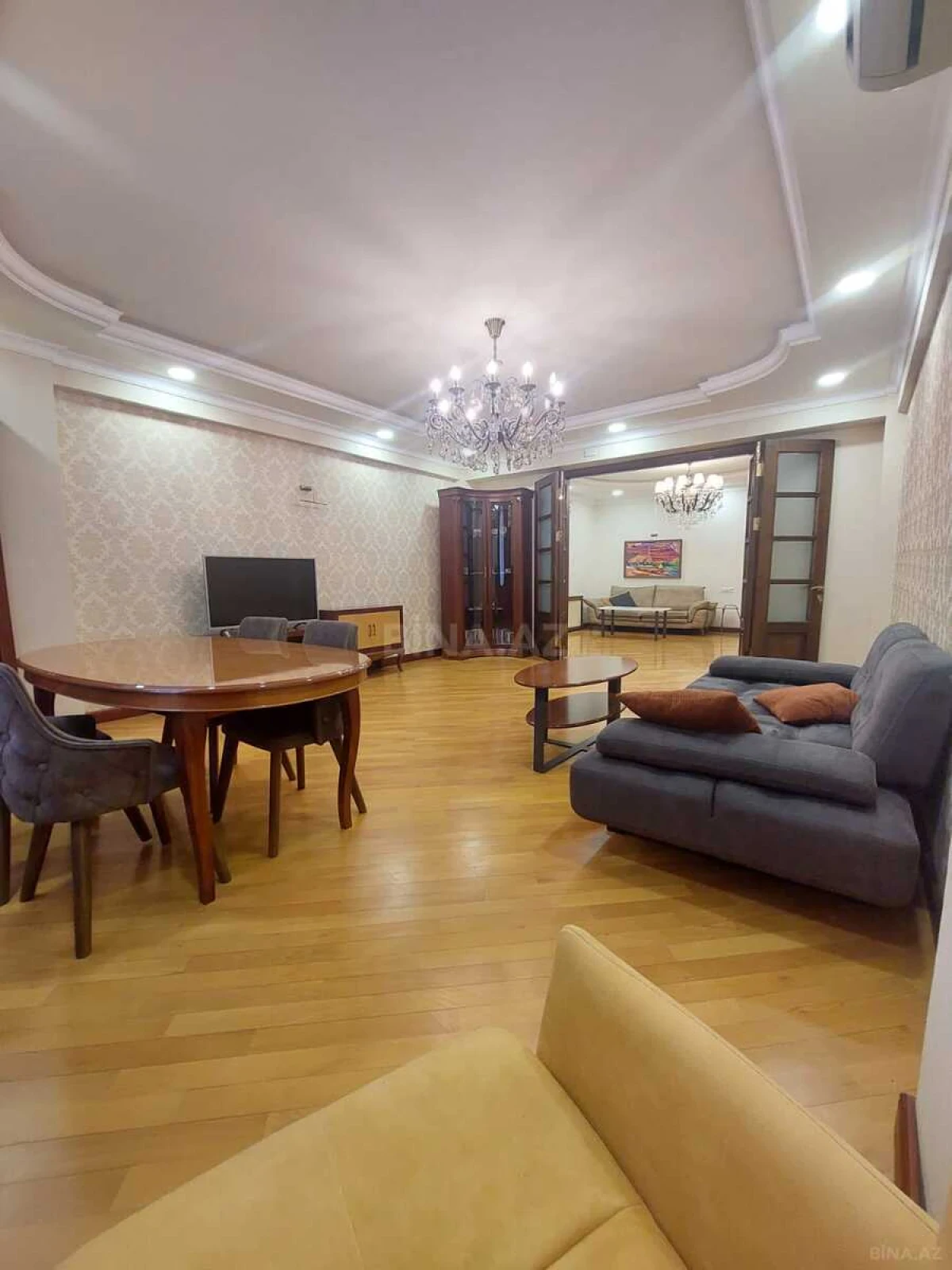 Kirayə verilir 4 otaqlı mənzil 162 m²