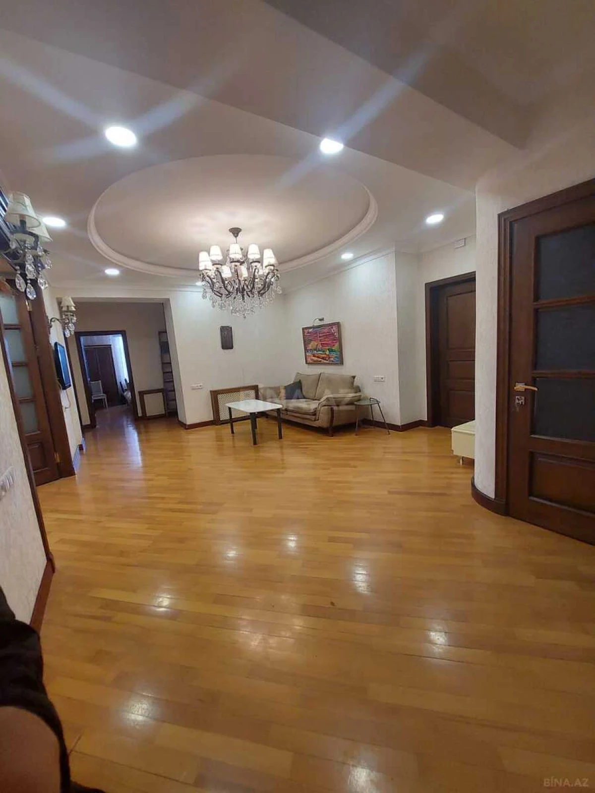 Kirayə verilir 4 otaqlı mənzil 162 m²