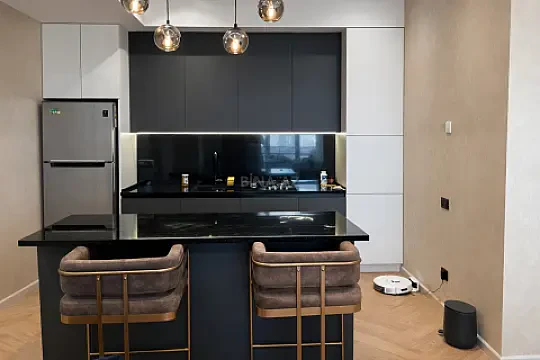 Kirayə verilir 2 otaqlı mənzil 101.1 m²
