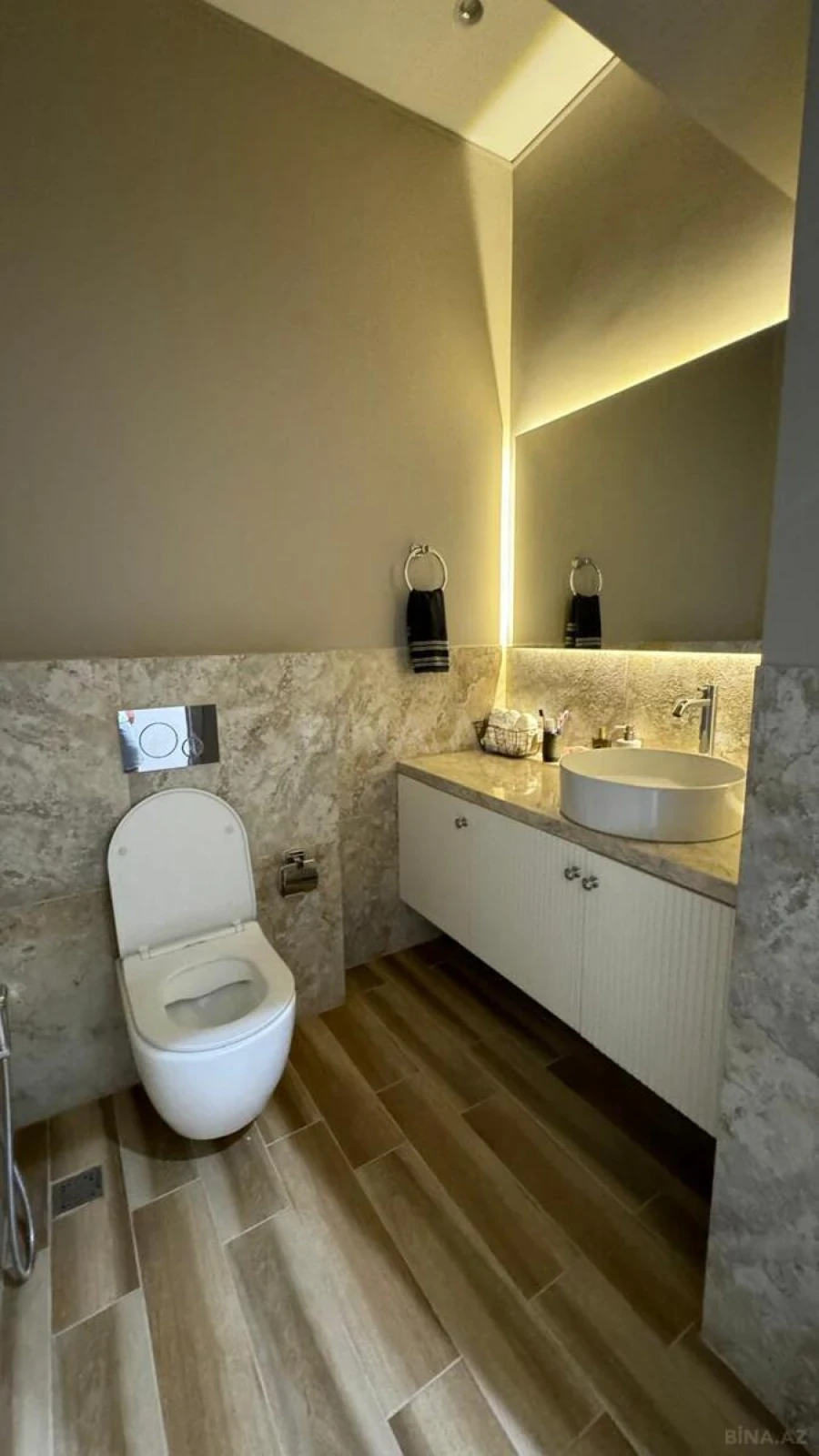Kirayə verilir 2 otaqlı mənzil 101.1 m²