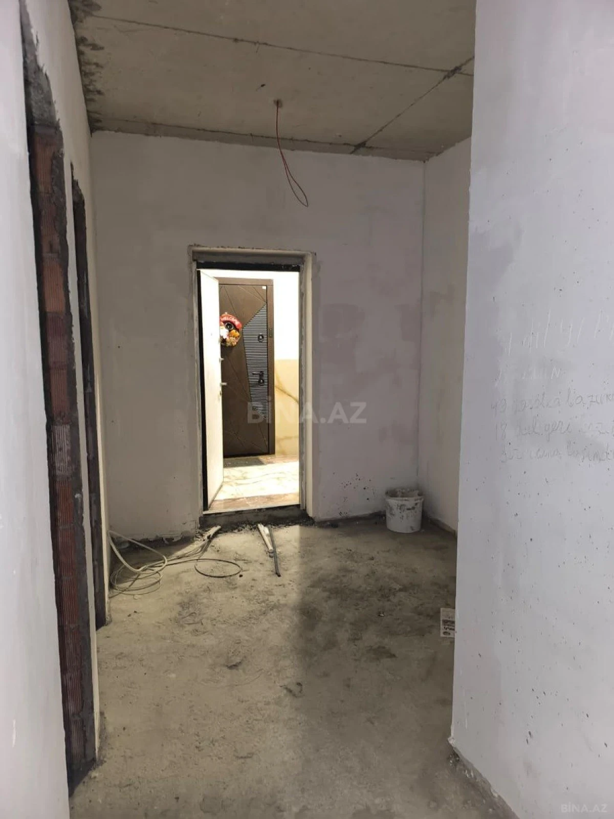 Satılır 3 otaqlı mənzil 98 m²