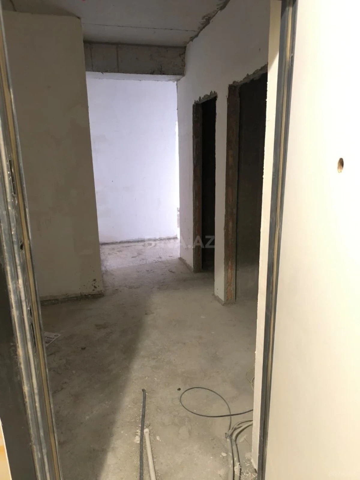 Satılır 3 otaqlı mənzil 98 m²