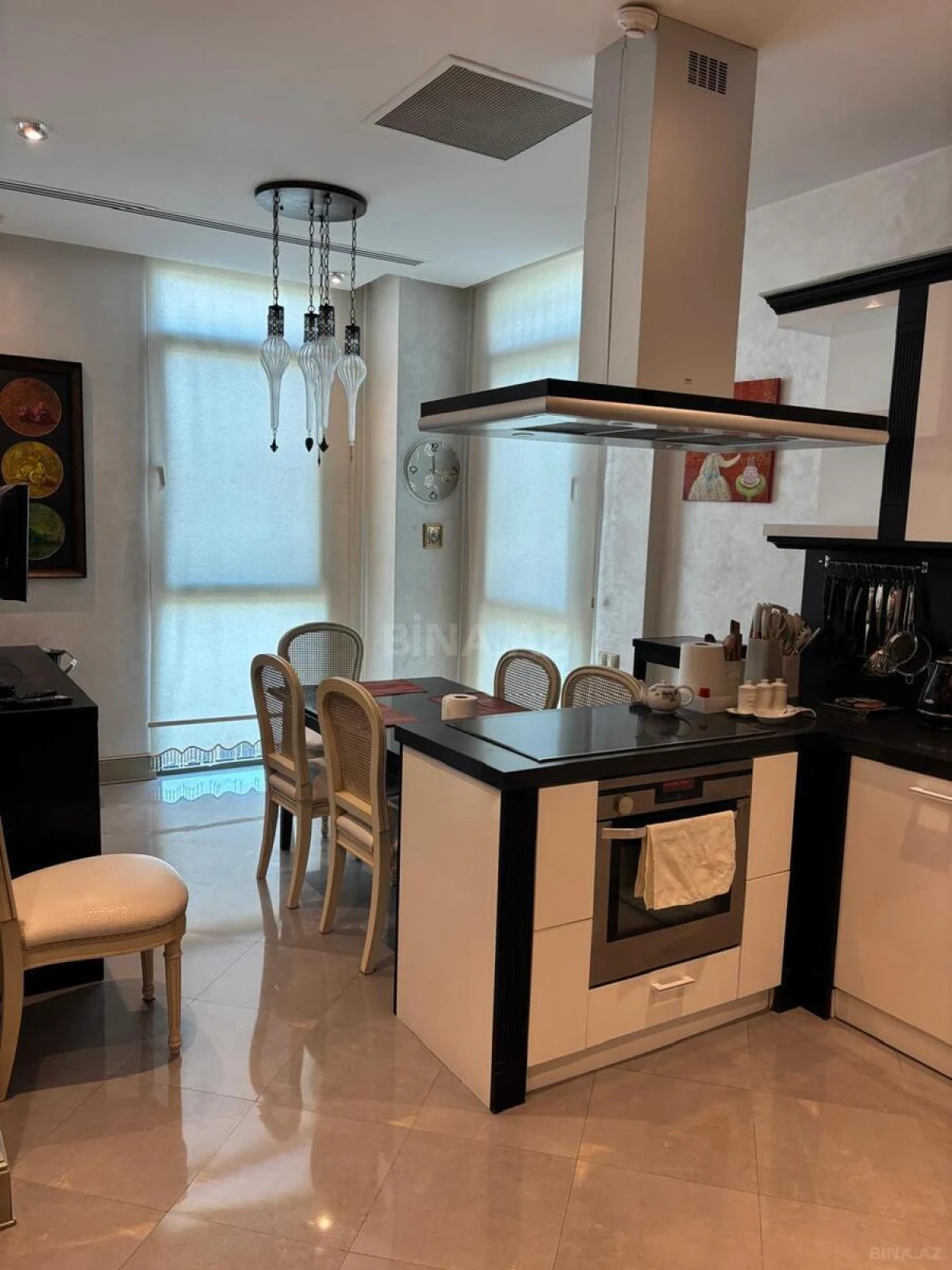 Kirayə verilir 4 otaqlı mənzil 170 m²