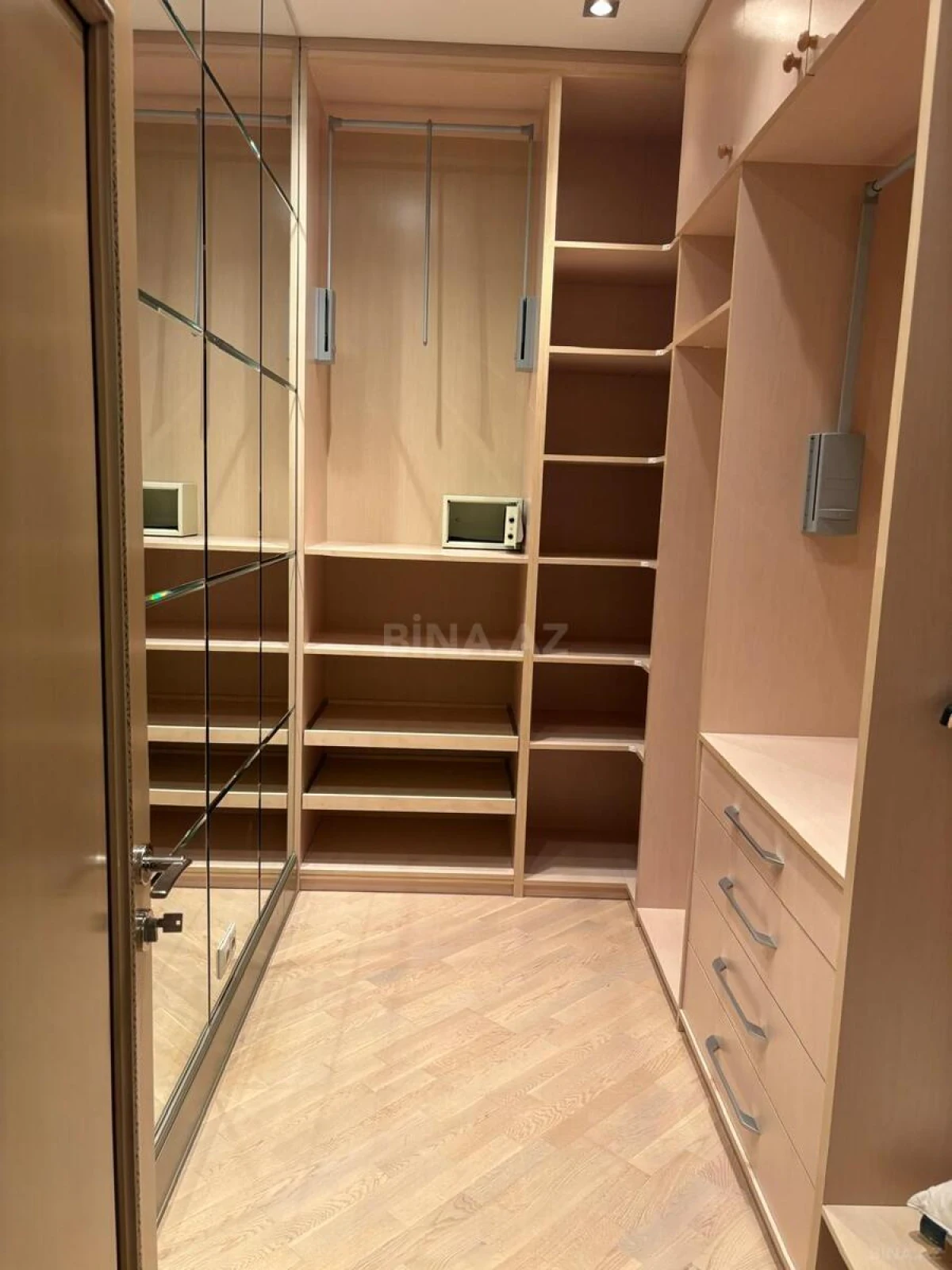 Kirayə verilir 4 otaqlı mənzil 170 m²