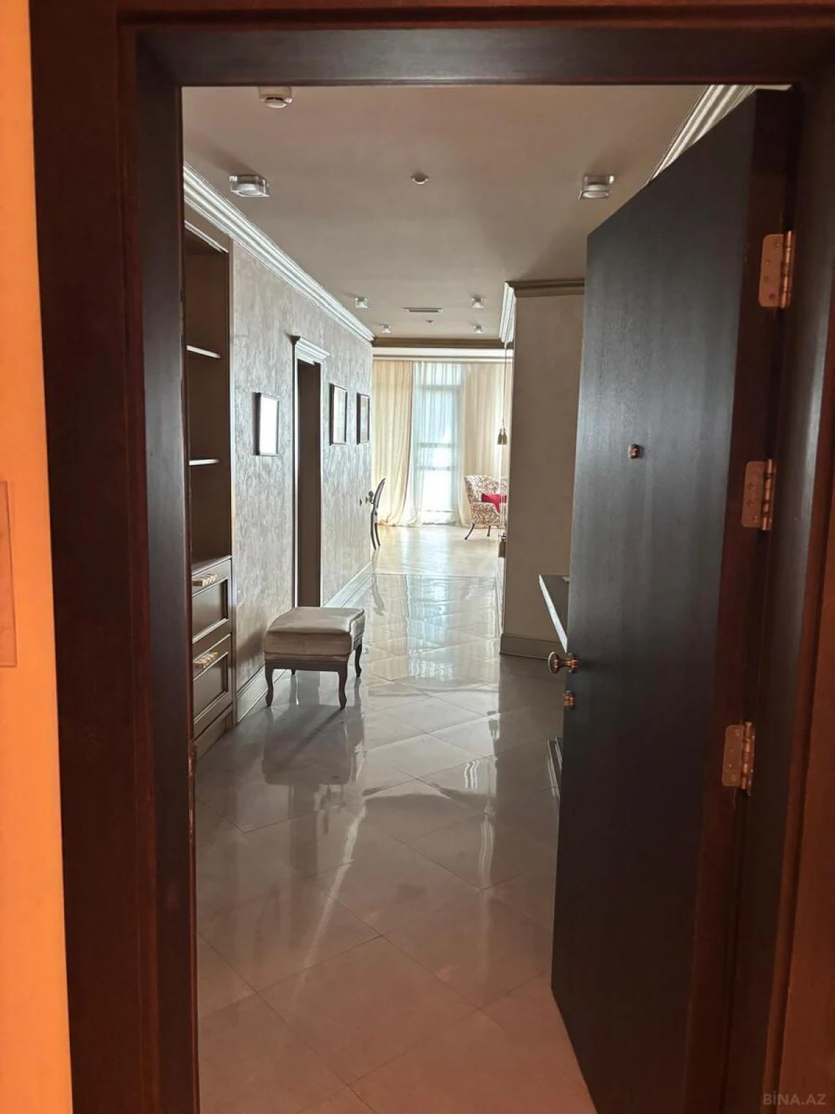Kirayə verilir 4 otaqlı mənzil 170 m²