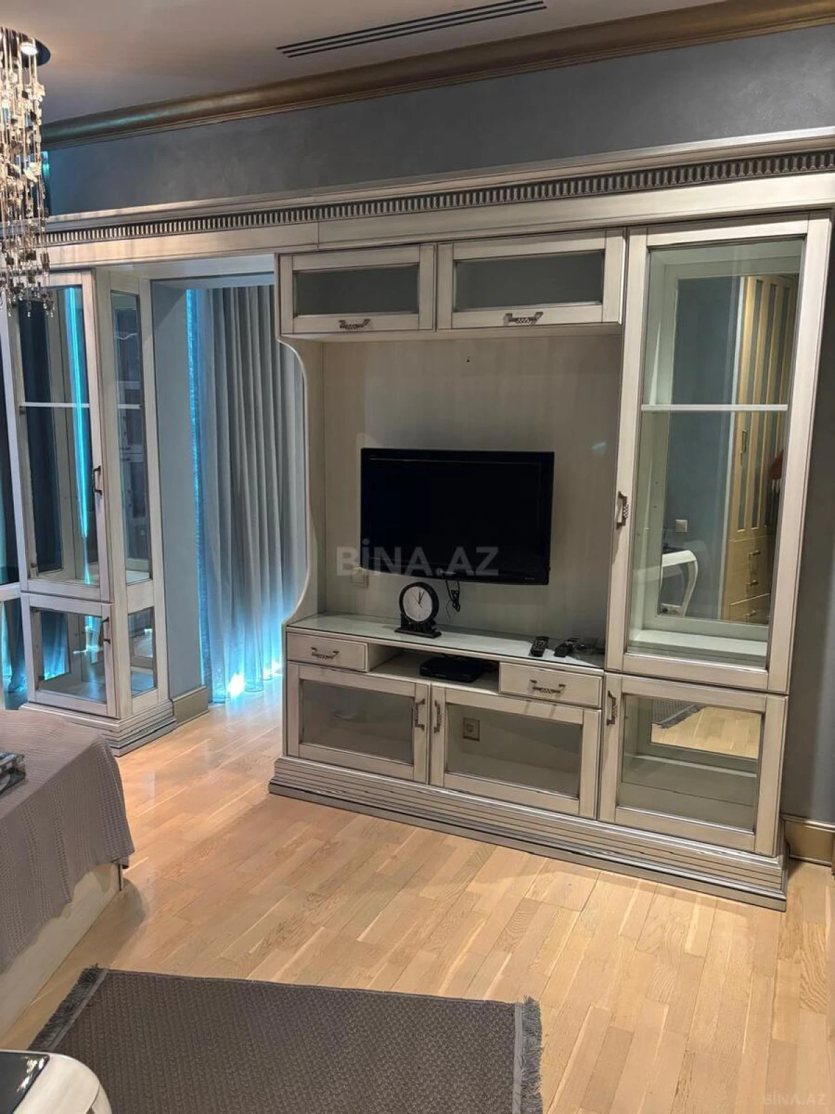 Kirayə verilir 4 otaqlı mənzil 170 m²