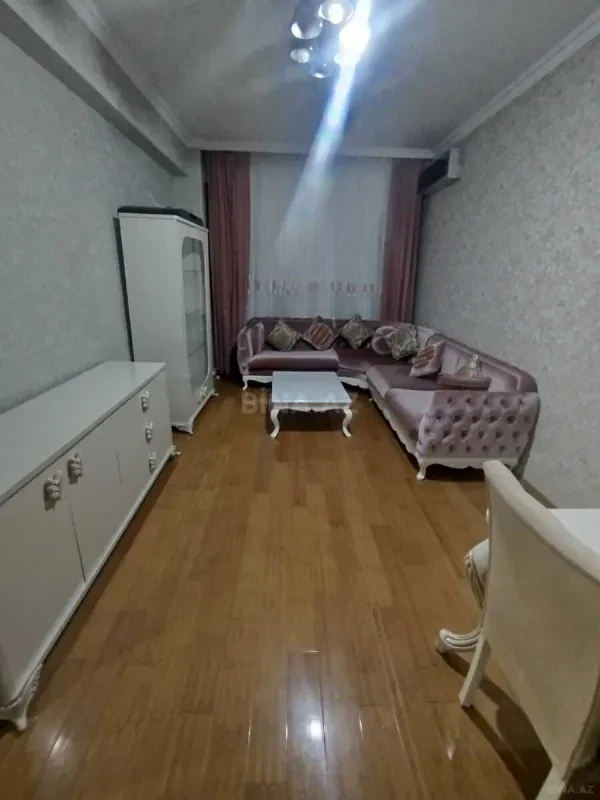Kirayə verilir 2 otaqlı mənzil 62 m²