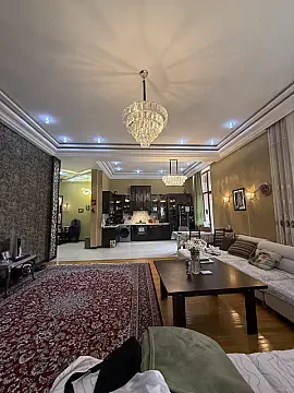 Satılır 4 otaqlı mənzil 200 m² — Bakı, Nizami 4 otaq 200.00 m²
