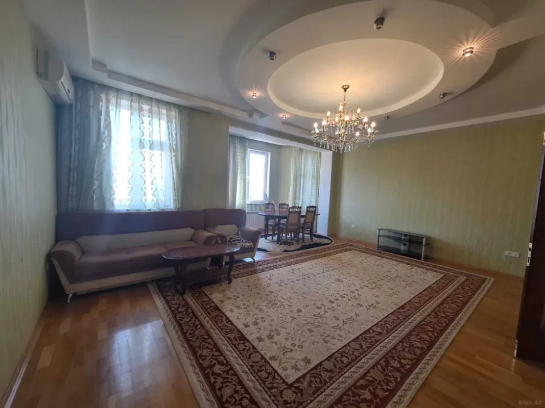 Satılır 3 otaqlı mənzil 132 m²