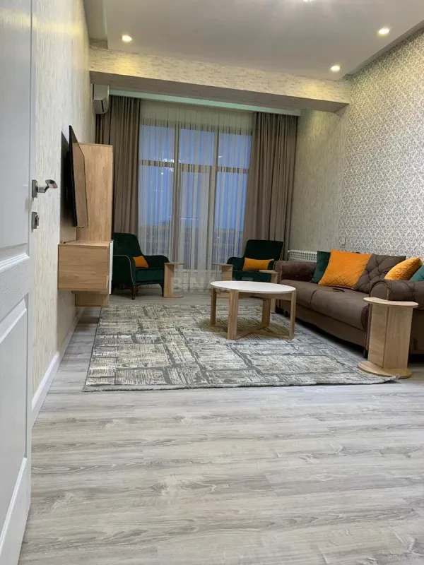 Kirayə verilir 2 otaqlı mənzil 70 m²