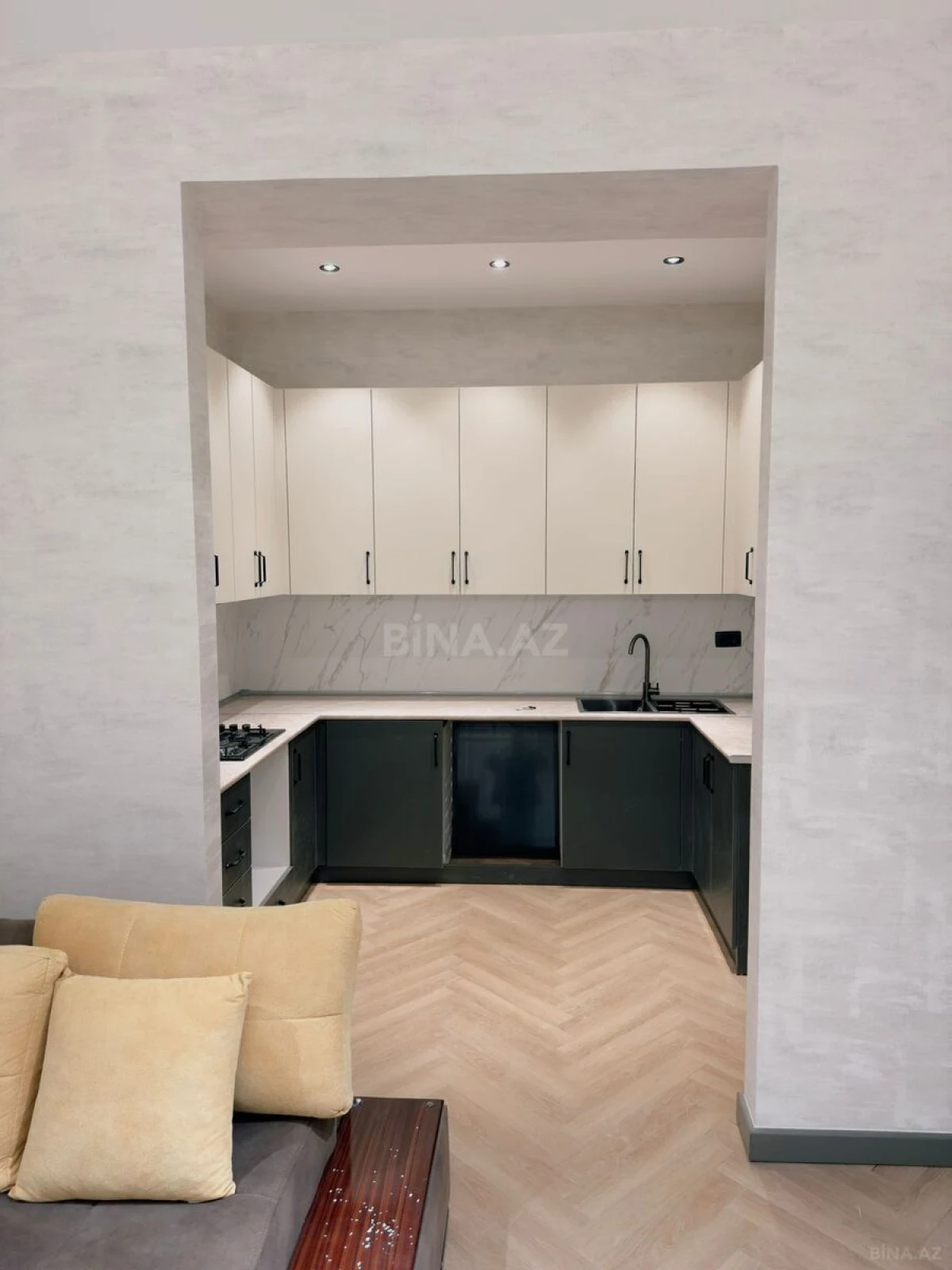 Kirayə verilir 3 otaqlı mənzil 95 m²