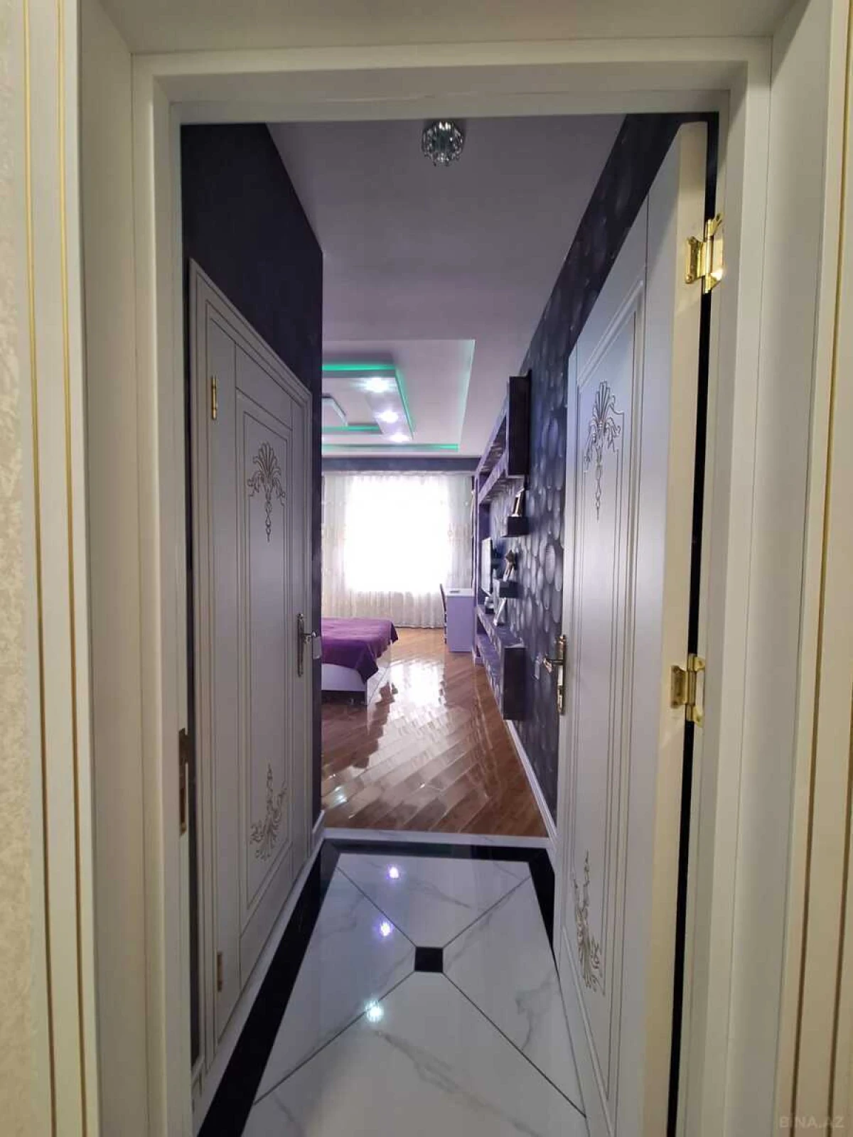 Satılır 4 otaqlı mənzil 130 m²