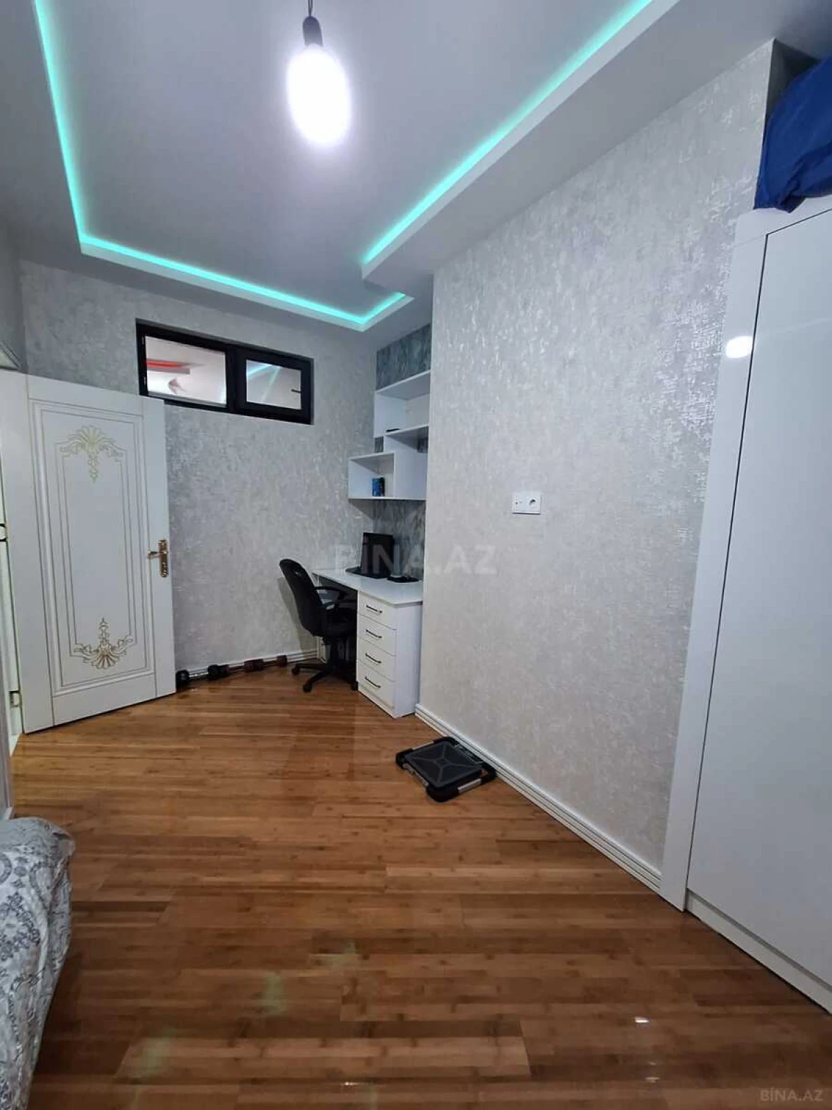 Satılır 4 otaqlı mənzil 130 m²