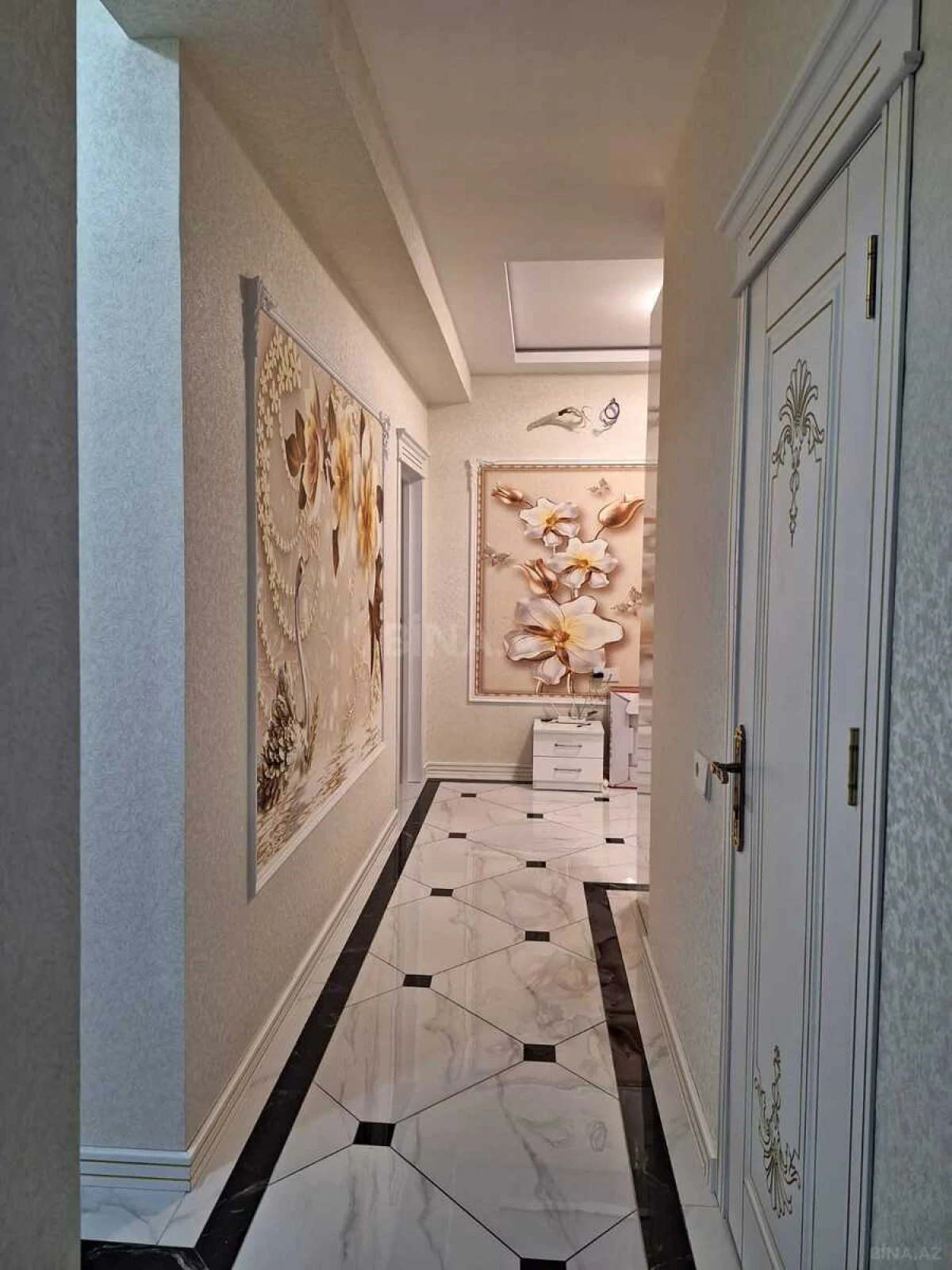 Satılır 4 otaqlı mənzil 130 m²