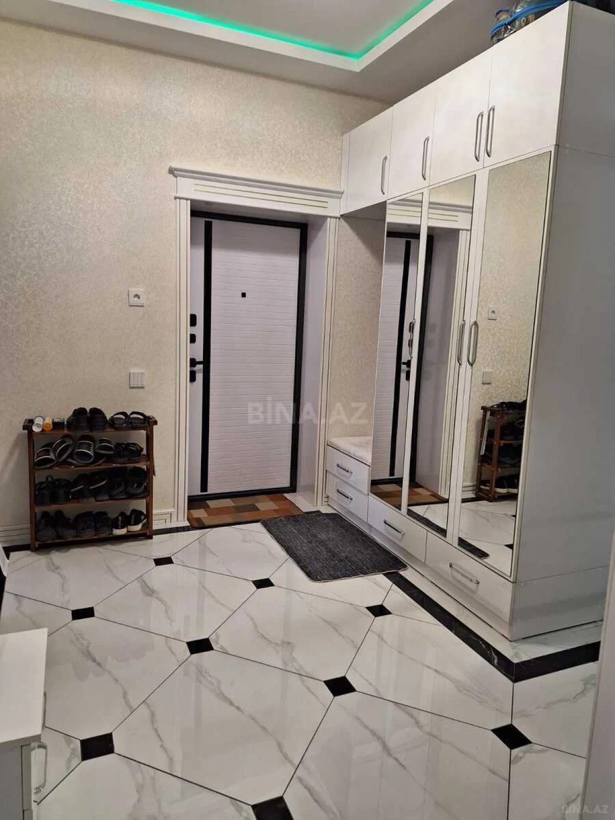 Satılır 4 otaqlı mənzil 130 m²