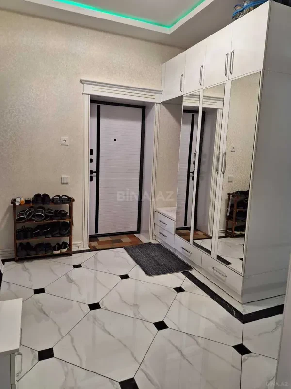 Satılır 4 otaqlı mənzil 130 m²